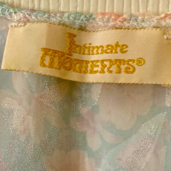 Floral Robe & Nightie Set in Pastel Pinks & Blues - Picture 8 of 8